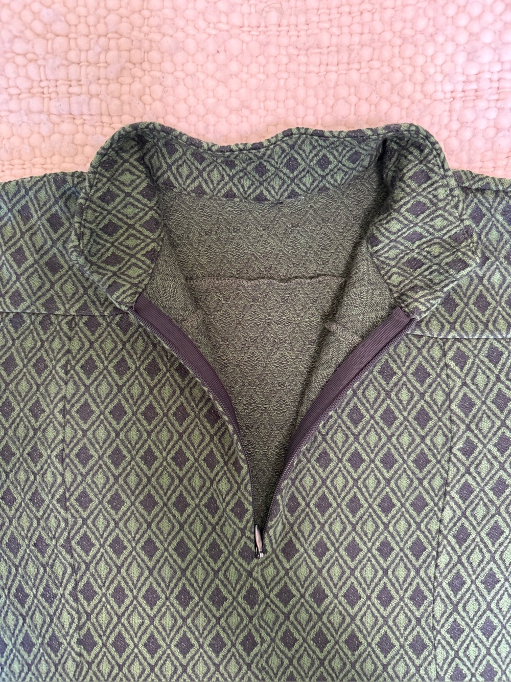 Ibex Jaquard Green Diamond-Pattern Long Sleeve Zip Neck Top. Small - Picture 3 of 7